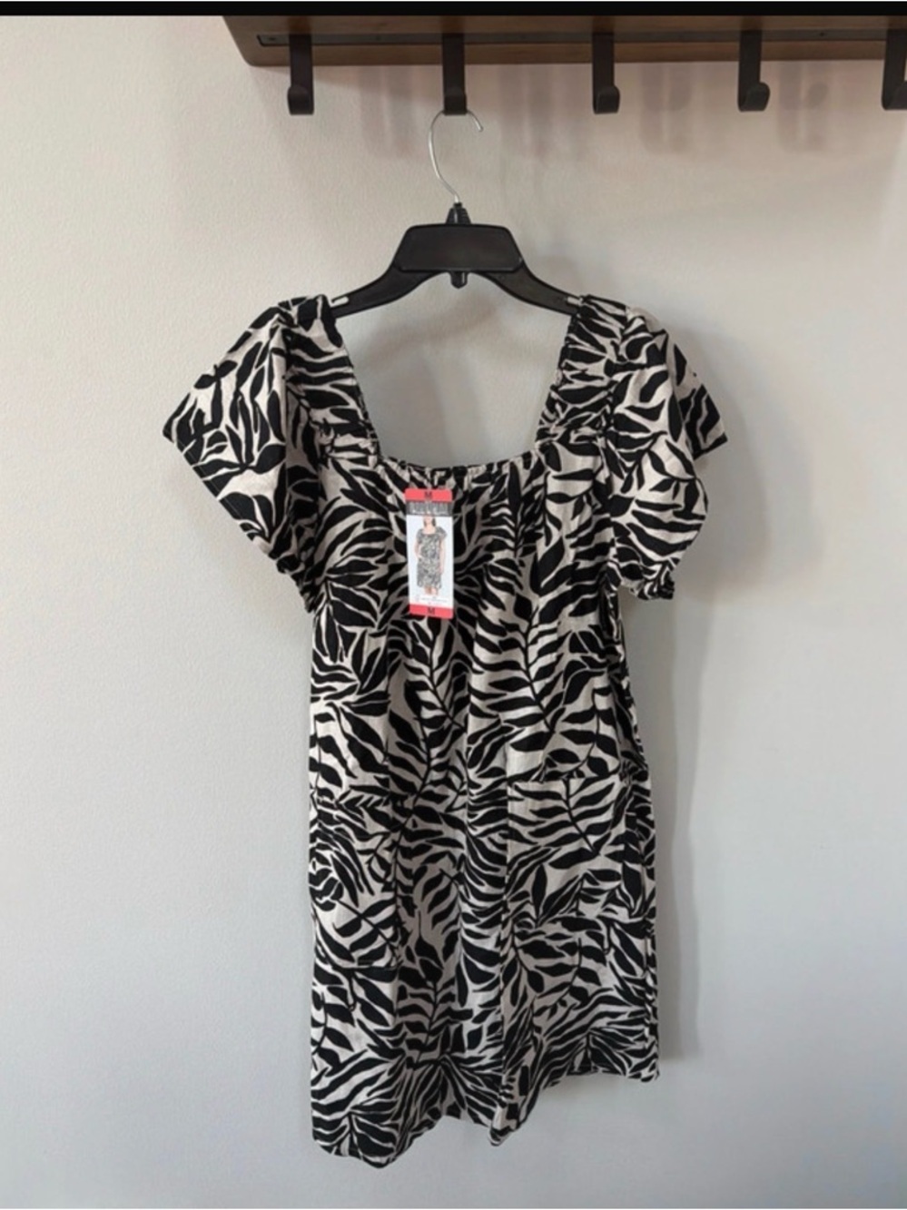 Nicole Miller Ladies' Linen Blend A-Line Dress bold black/white abstract print. - Picture 4 of 5